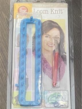 BOYE "I TAUGHT MYSELF TO LOOM KNIT" KIT. TOOLS & INSTRUCTS